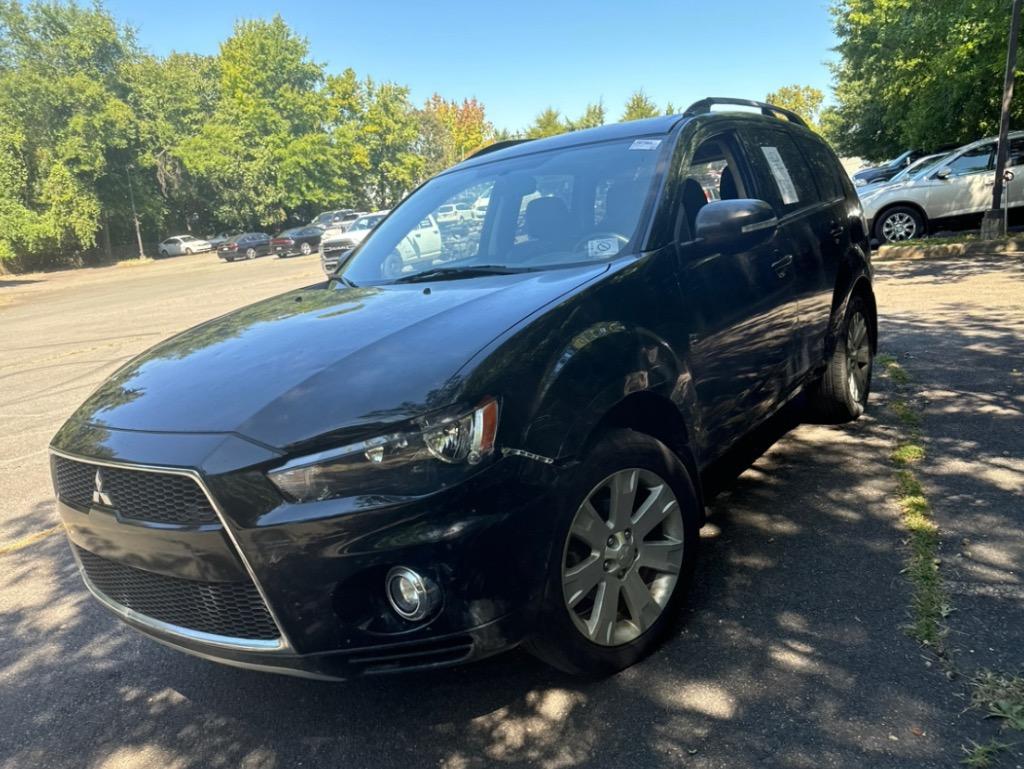 2013 Mitsubishi Outlander SE's photo