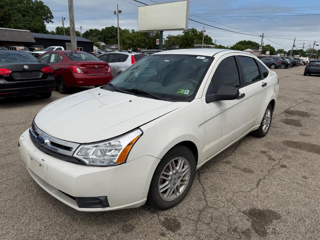2010 Ford Focus SE's photo