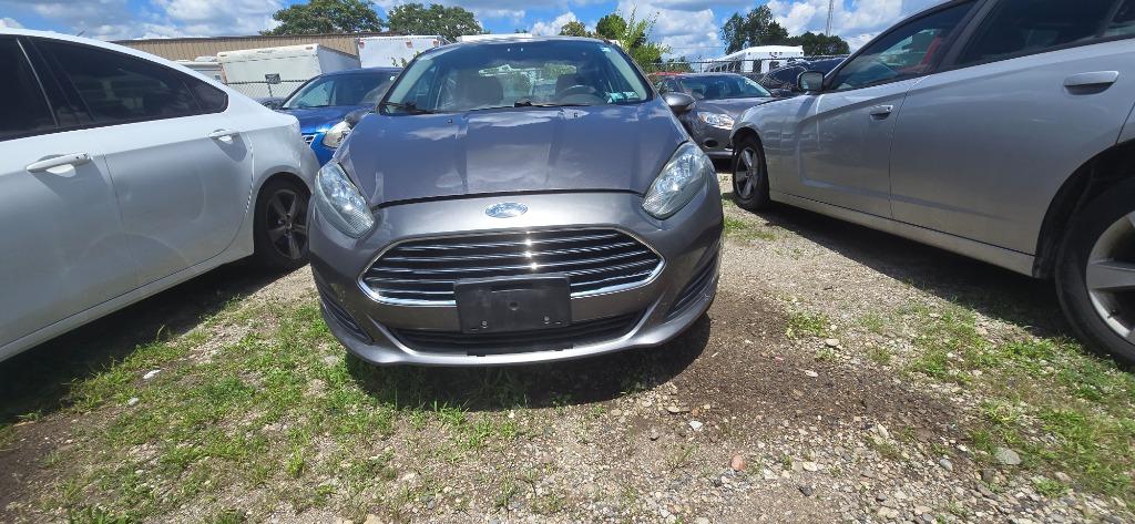 2014 Ford Fiesta SE Sedan's photo