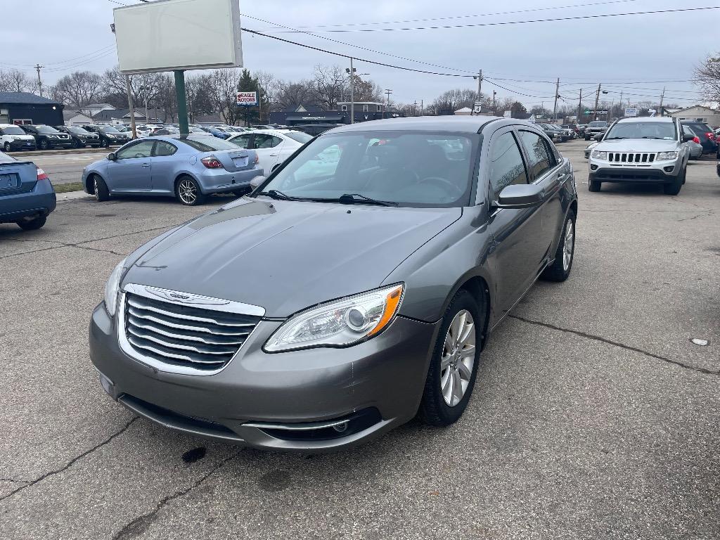 2013 Chrysler 200 Limited's photo